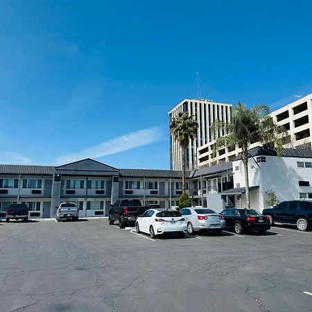 Surestay By Best Western Fresno Central Екстериор снимка