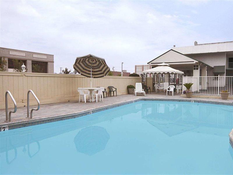 Surestay By Best Western Fresno Central Екстериор снимка