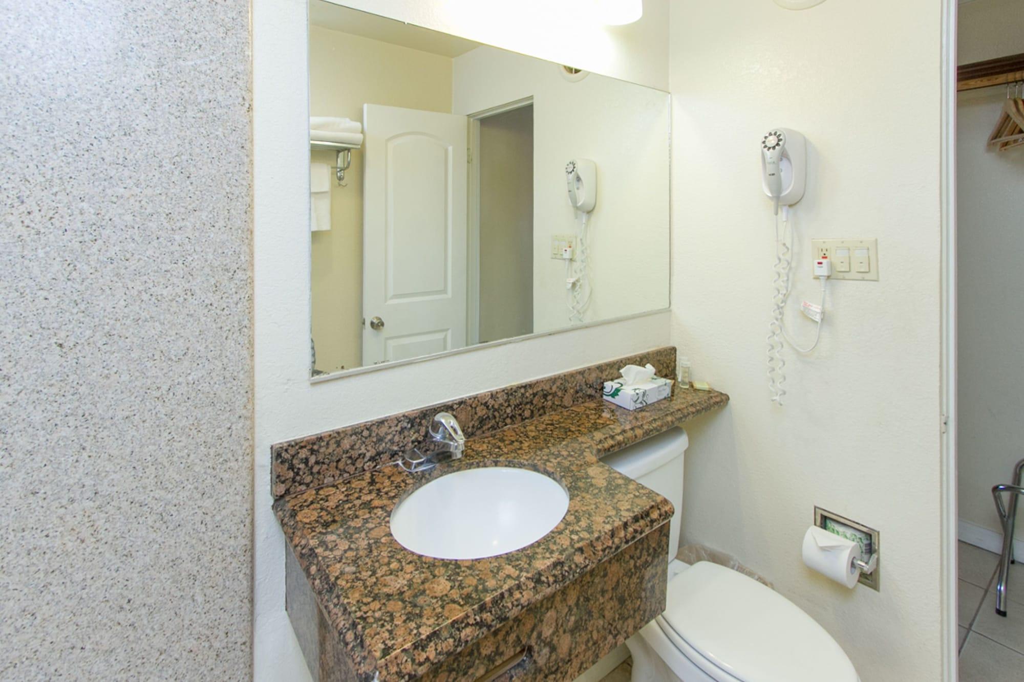 Surestay By Best Western Fresno Central Екстериор снимка