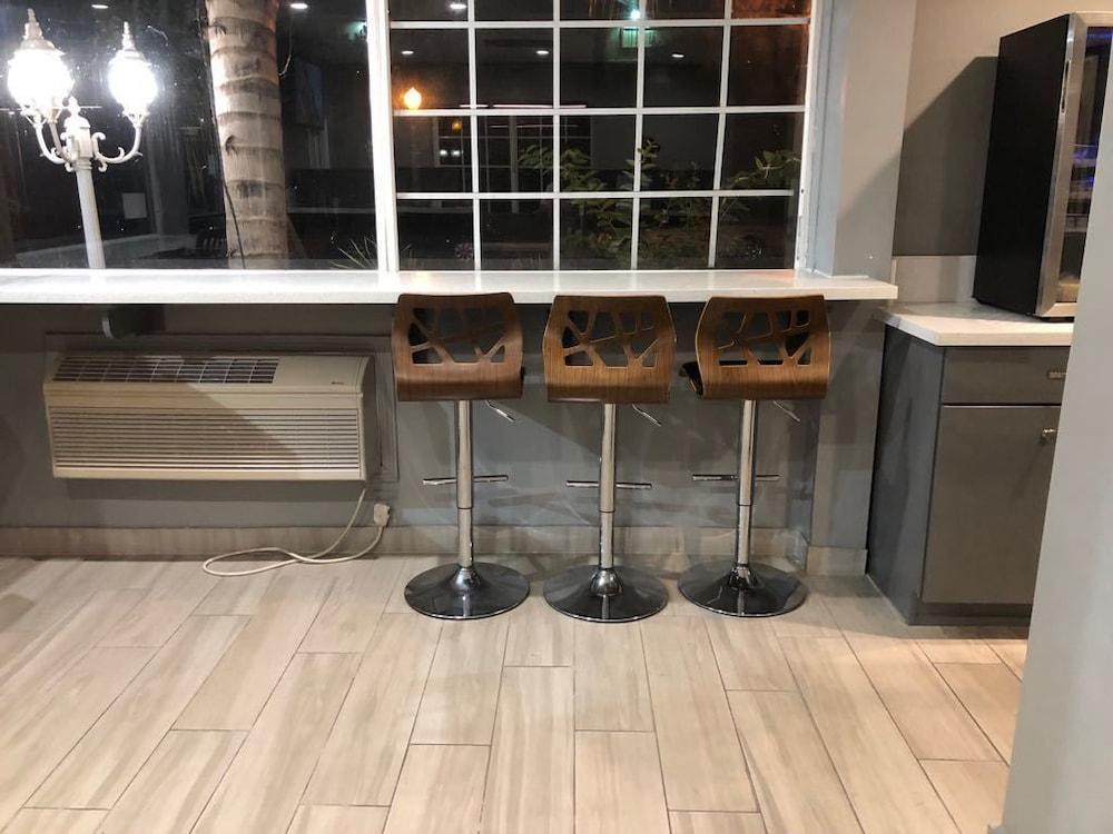 Surestay By Best Western Fresno Central Екстериор снимка
