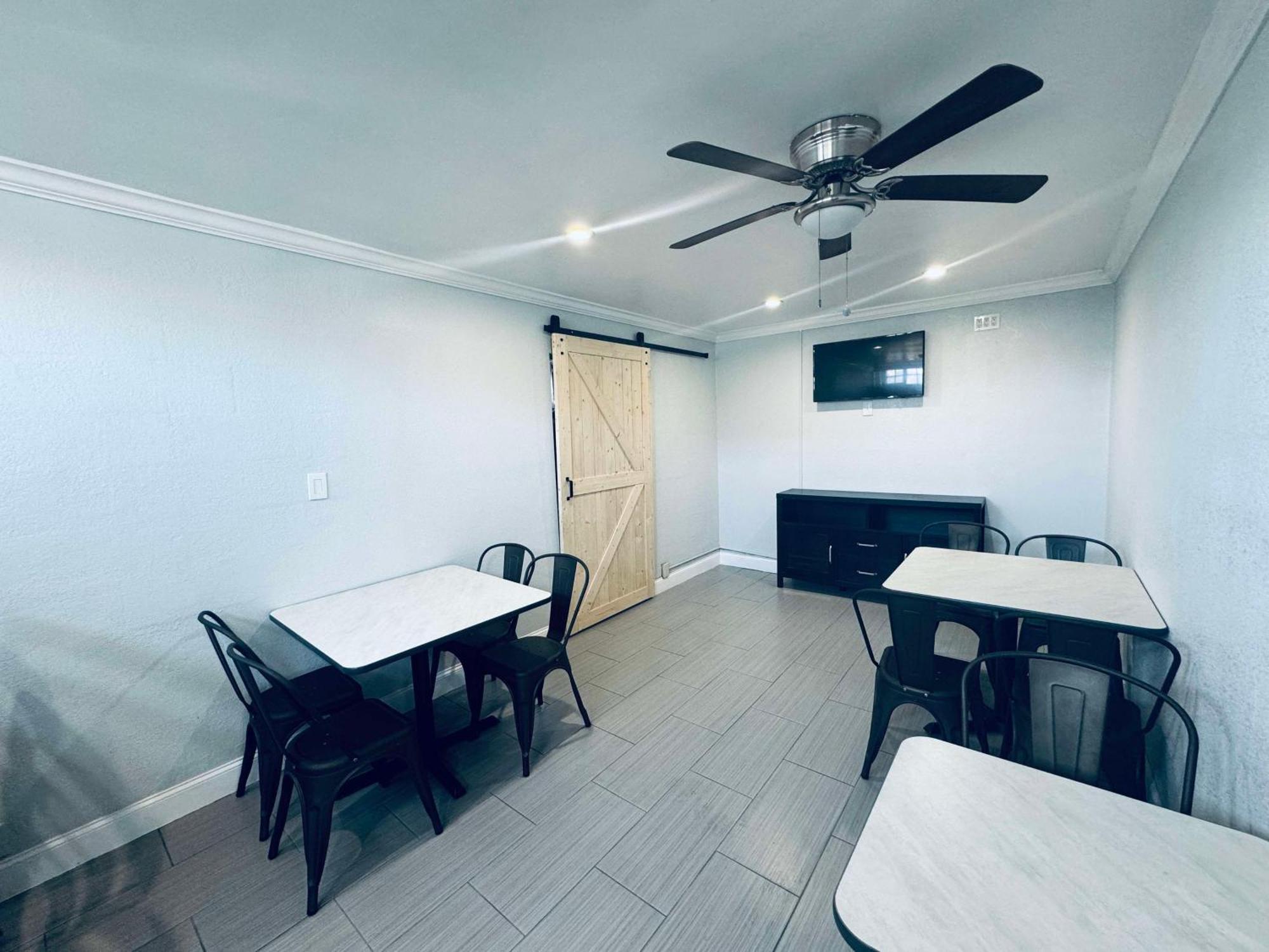 Surestay By Best Western Fresno Central Екстериор снимка