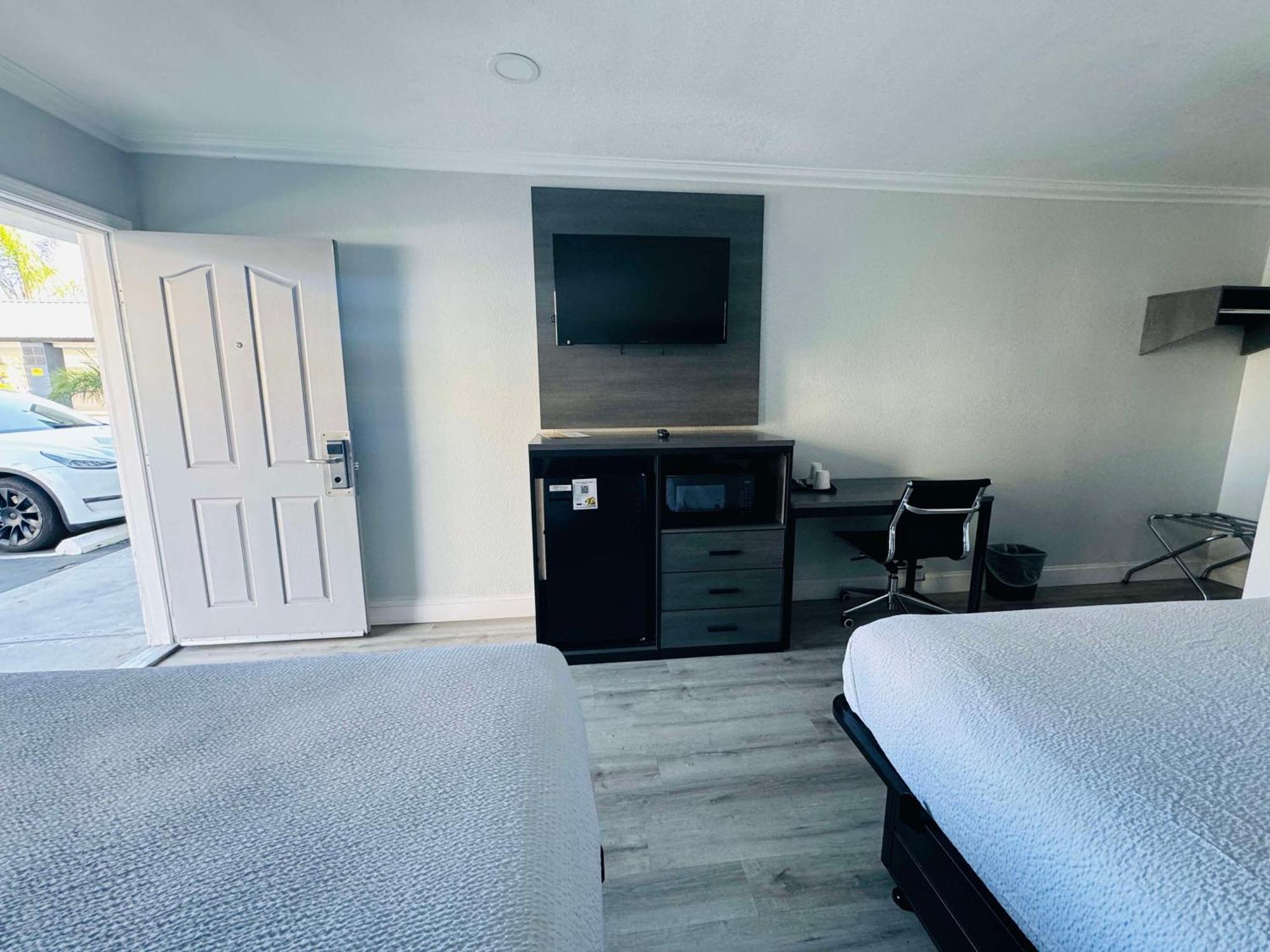 Surestay By Best Western Fresno Central Екстериор снимка