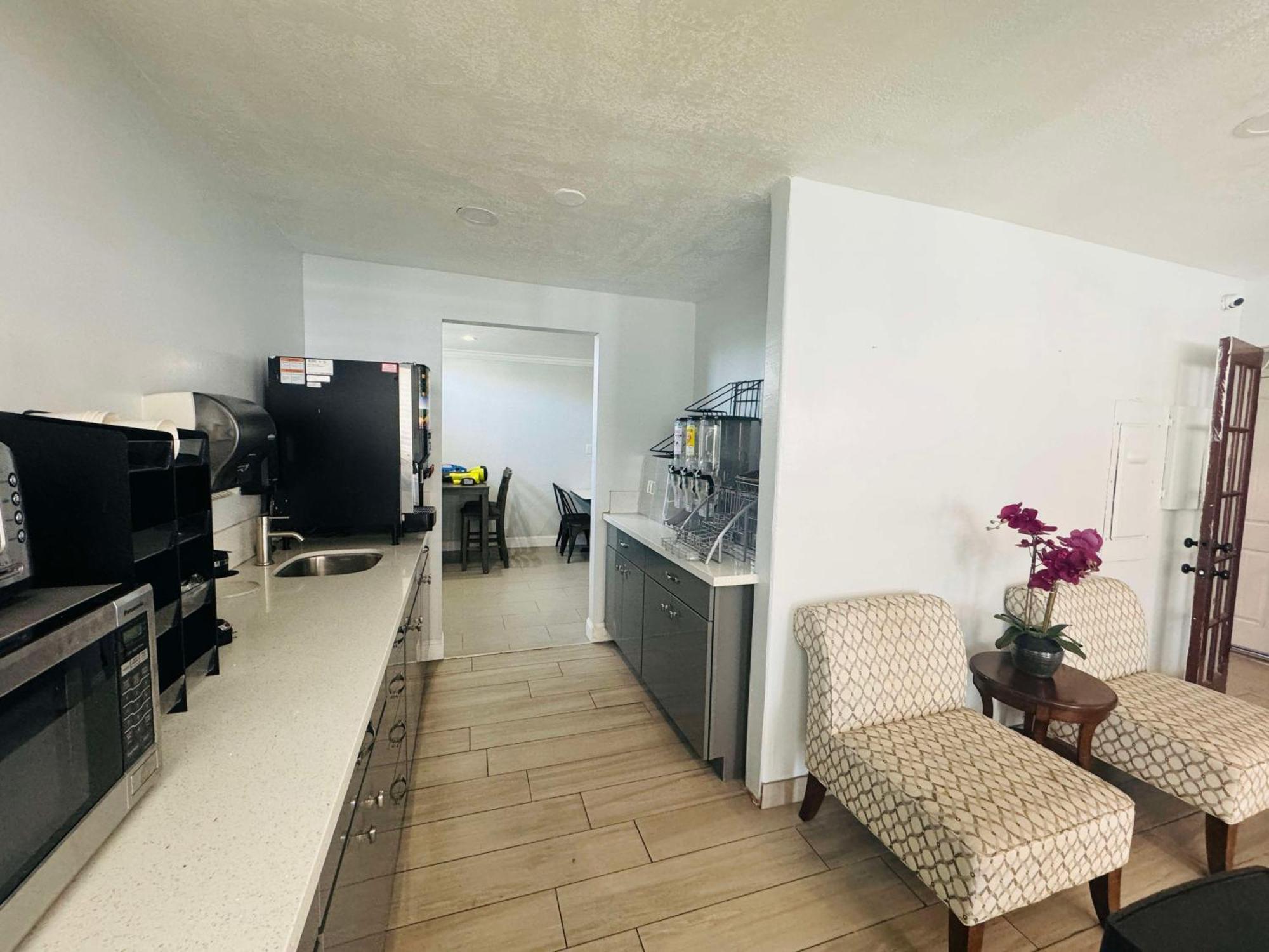 Surestay By Best Western Fresno Central Екстериор снимка