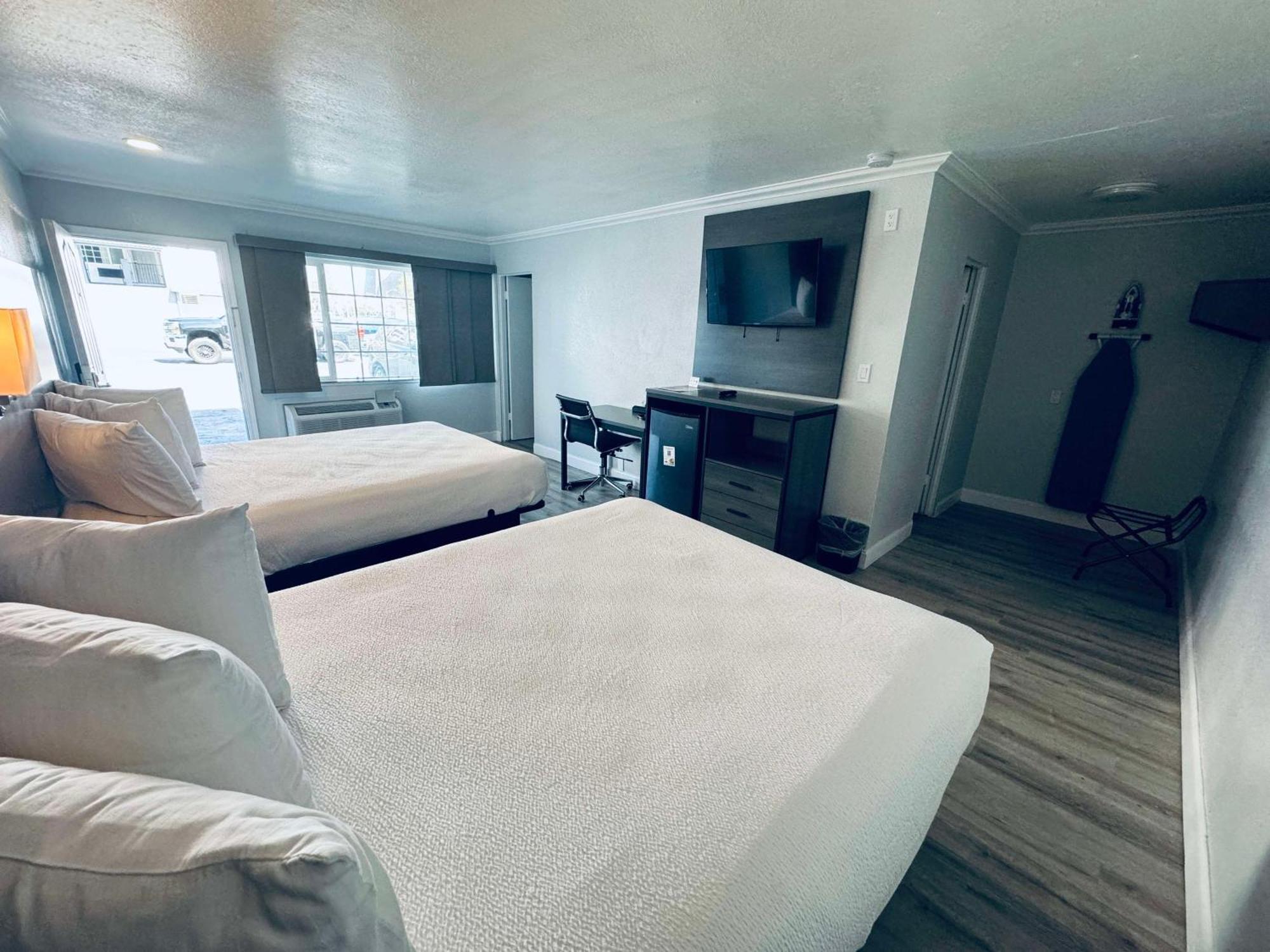 Surestay By Best Western Fresno Central Екстериор снимка