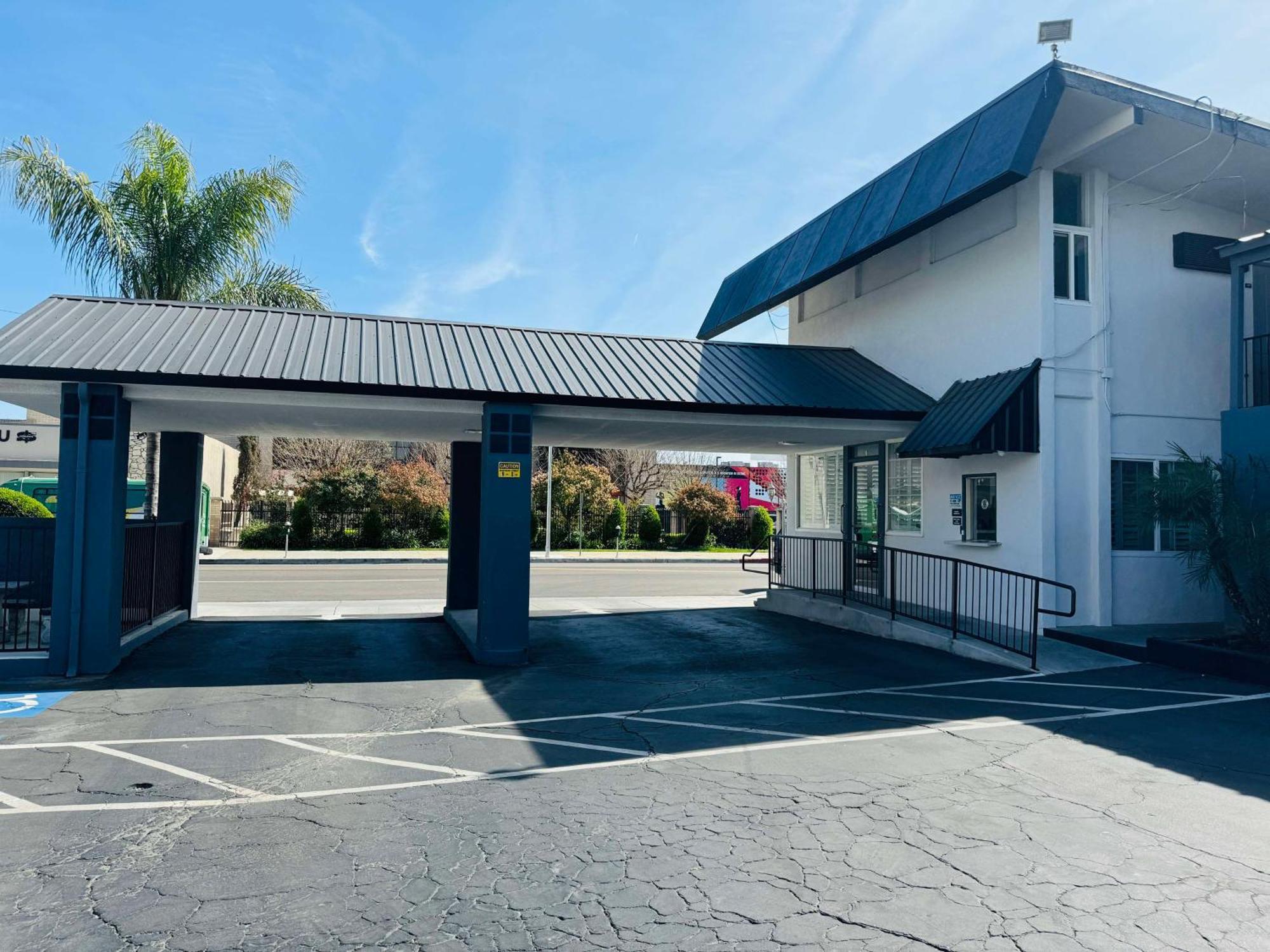 Surestay By Best Western Fresno Central Екстериор снимка