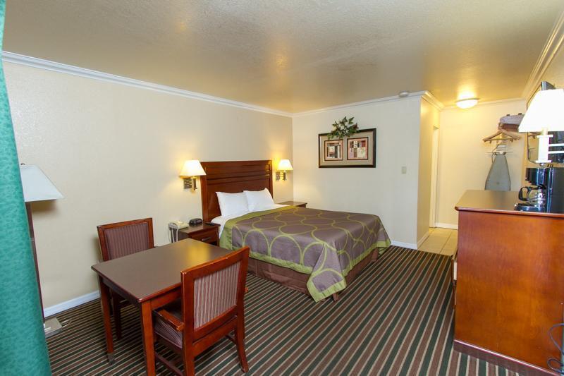 Surestay By Best Western Fresno Central Екстериор снимка