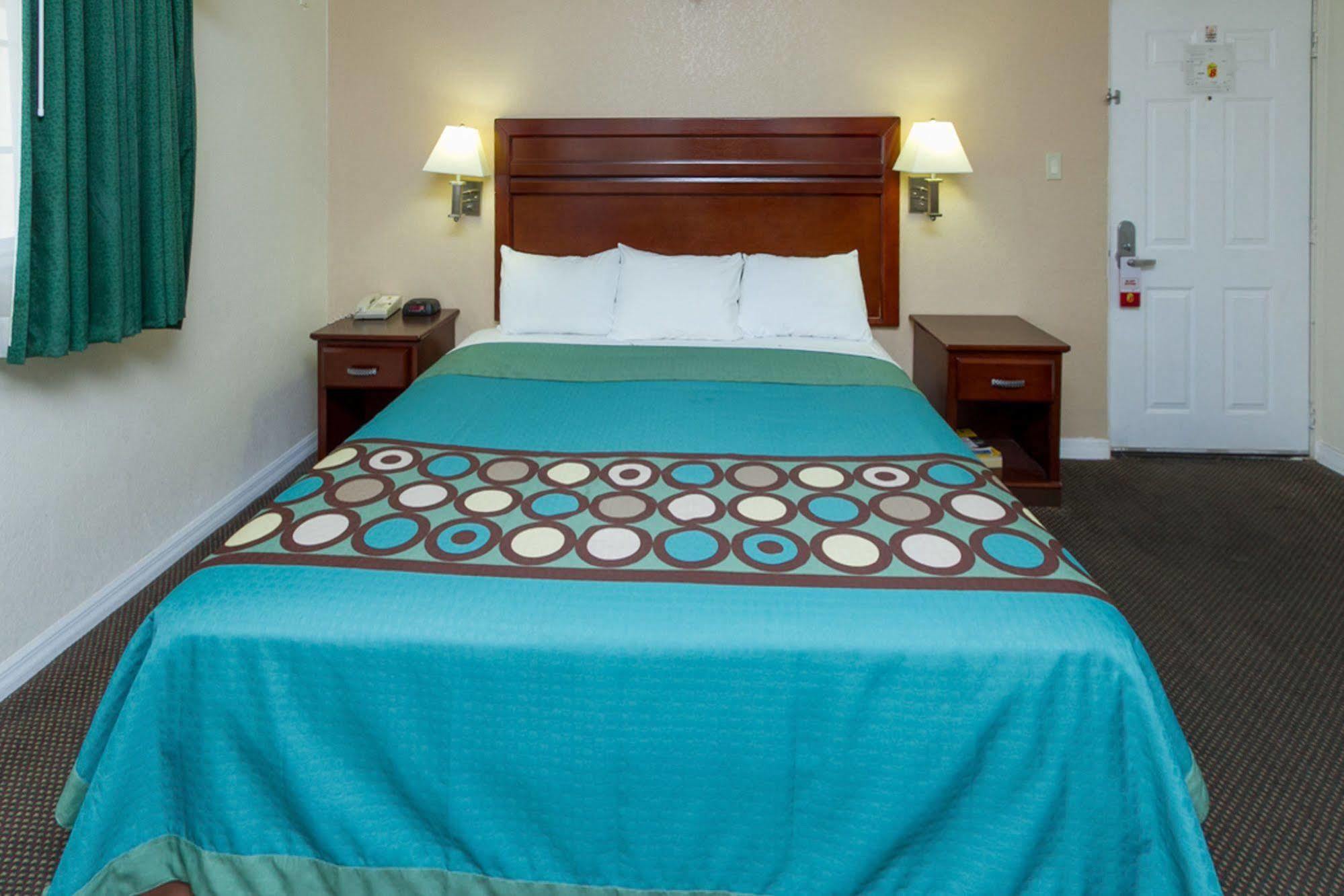 Surestay By Best Western Fresno Central Екстериор снимка